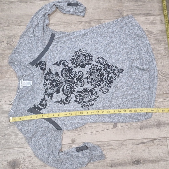 Hannah Gray & Black " Leather" Trimmed Embelished Sweater sz M #1215 - Picture 9 of 9